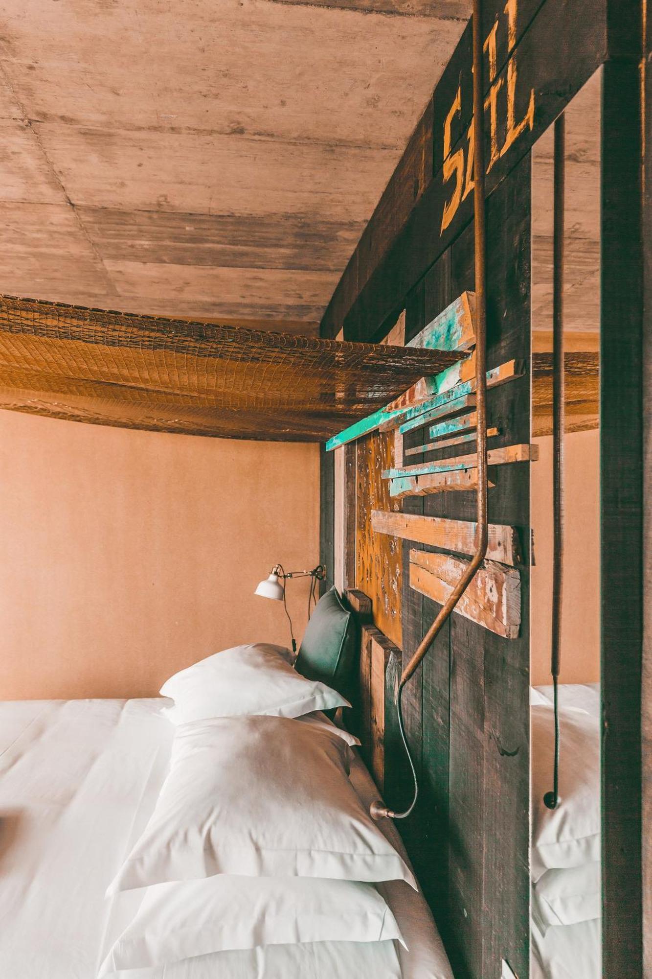 Noah Surf House Portugal Hotel Санта Круз Стая снимка