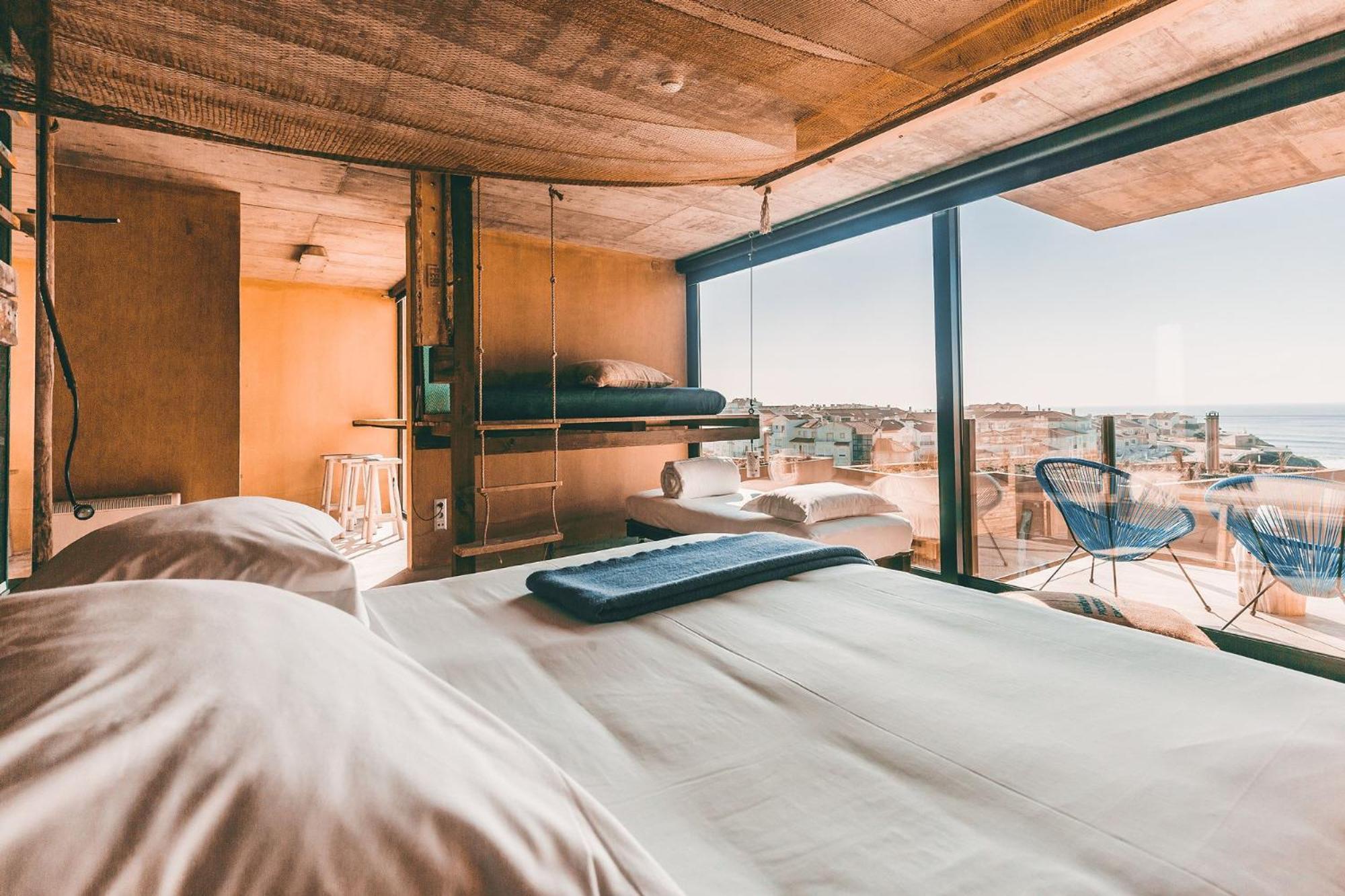 Noah Surf House Portugal Hotel Санта Круз Стая снимка
