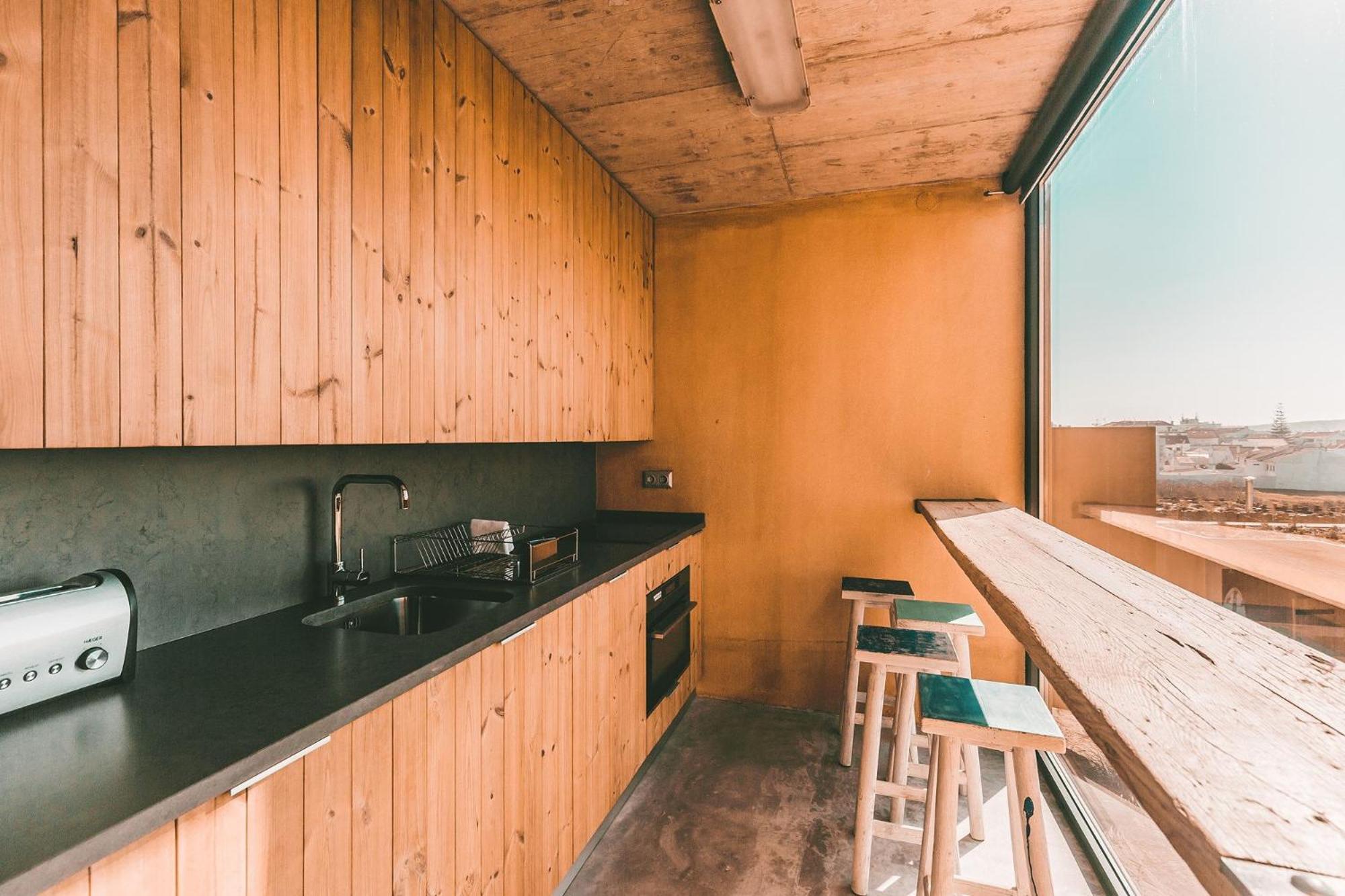 Noah Surf House Portugal Hotel Санта Круз Стая снимка
